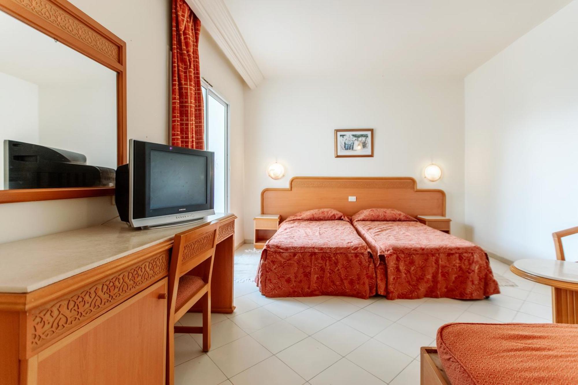Iris & Thalasso Hotel